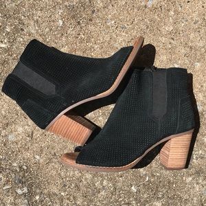 EUC TOMS PEEP TOE BOOTIES - Size 7